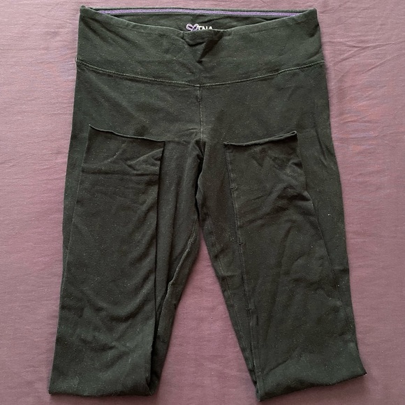 Aritzia TNA Black Leggings - Picture 4 of 6